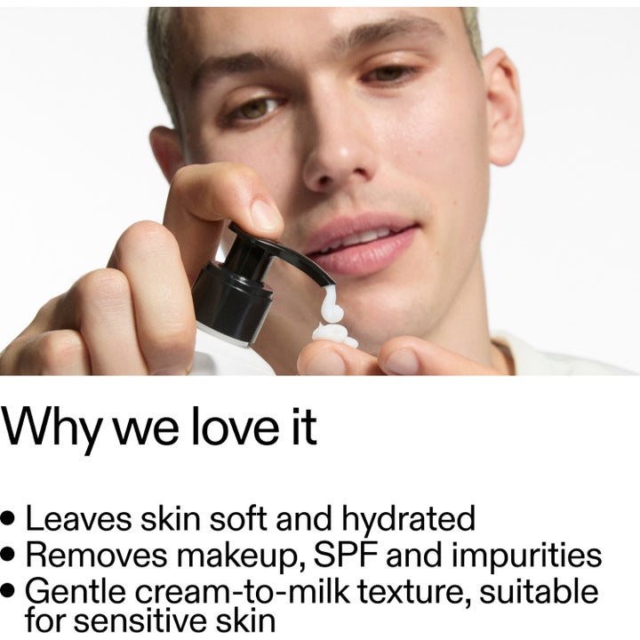 The INKEY List Hydrating Cream to Milk Cleanser 180 ml återfuktande ansiktsrengöring med vit krämig textur på huden