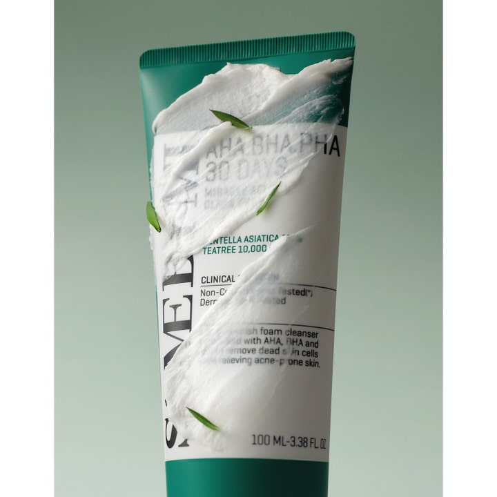 Some By Mi Aha-Bha-Pha 30 Days Miracle Acne Clear Foam 100 ml rengöringsskum med krämig vit textur