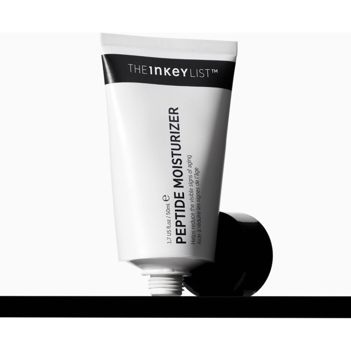 The INKEY List Peptide Moisturizer 50 ml antiaging ansiktskräm med peptider för rynkor i vit tub och förpackning