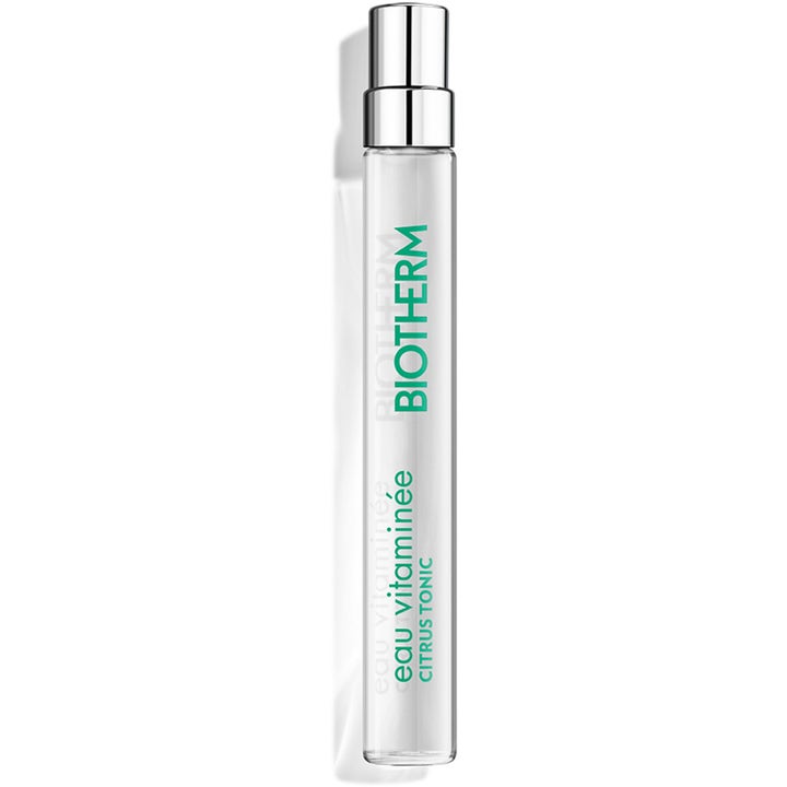 Biotherm Eau Vitaminee 10ml uppfriskande citrus tonic i smal glasflaska med silverfärgat sprejhuvud och klar vätska
