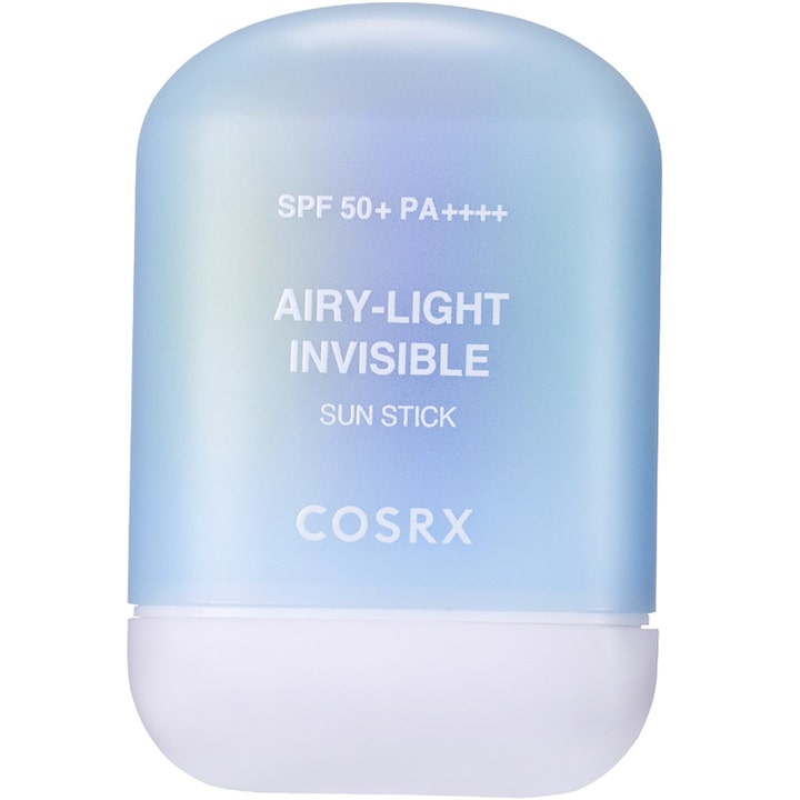 COSRX Airy-Light Invisible Sun Stick solskydd SPF 50 ger osynlig finish i en ljusblå hylsa med vit bas.