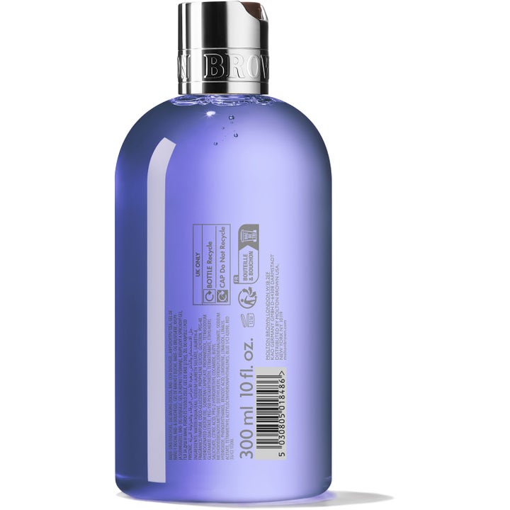Molton Brown Bluebell & Wild Strawberry 300 ml duschtvål med blommig doft i blå flaska med ingredienslista.