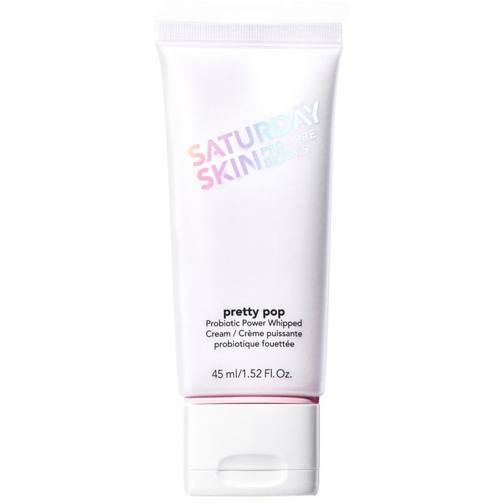 Saturday Skin Pretty Pop Probiotic Power Whipped Cream 45 ml återfuktande ansiktskräm i vit tub med iriserande text