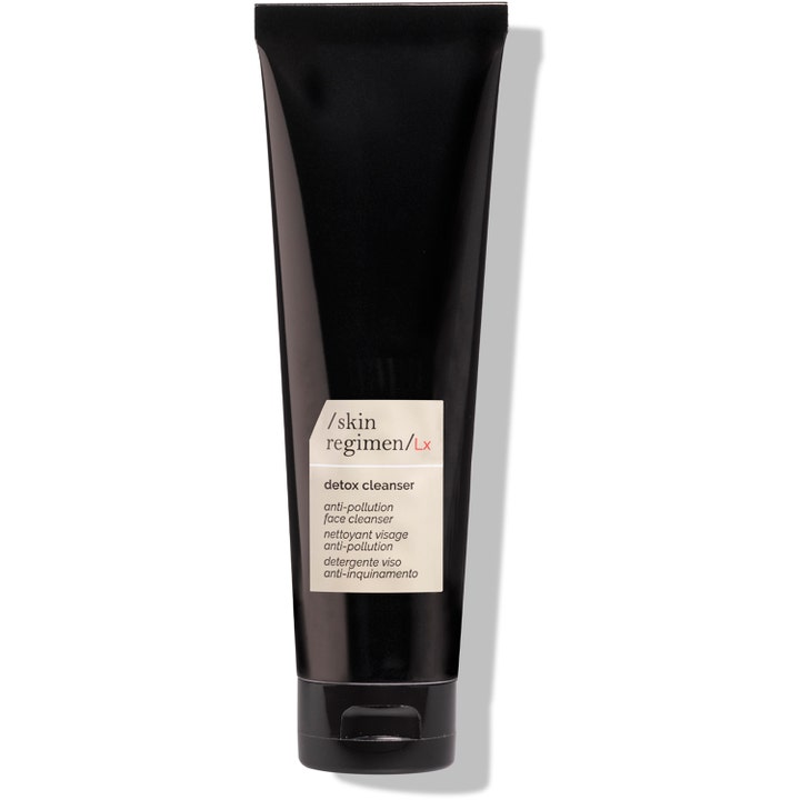 /skin regimen/Lx detox cleanser anti-pollution ansiktsrengöring i en svart plasttub med vit etikett som renar huden