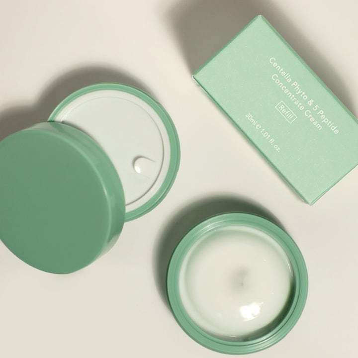 haruharu wonder Centella Phyto & 5 Peptide Concentrate Cream 30 ml lugnande ansiktskräm i grön refillburk med vit kräm