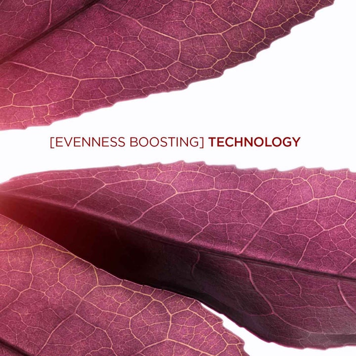 Clarins Bright Plus Advanced Expert Serum 30 ml ger lyster med Evenness Boosting Technology och lila blad.