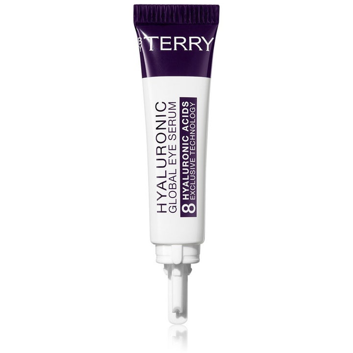 By Terry Hyaluronic Global Eye Serum fuktgivande ögonserum med hyaluronsyra ögon i vit och lila tub med applikatorspets