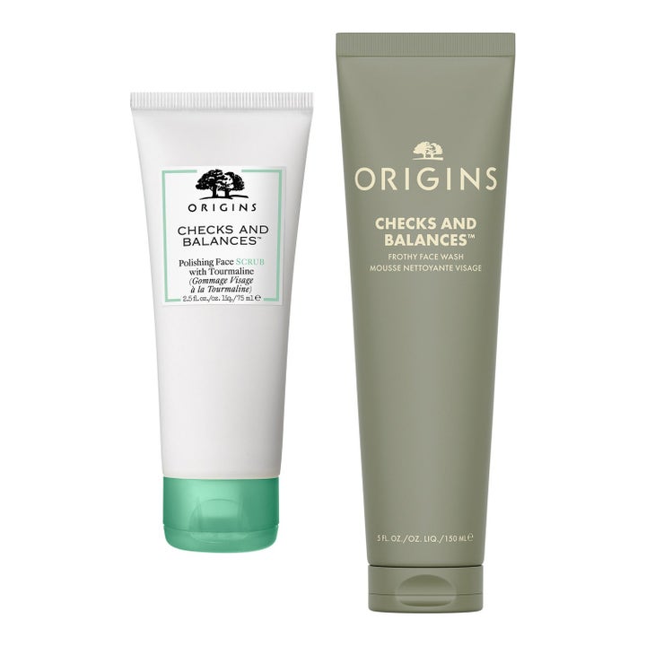 Origins Checks and Balances 75 ml och 150 ml rengörande ansiktstvätt och scrub i vit och salviagrön tub som ger klar hy.