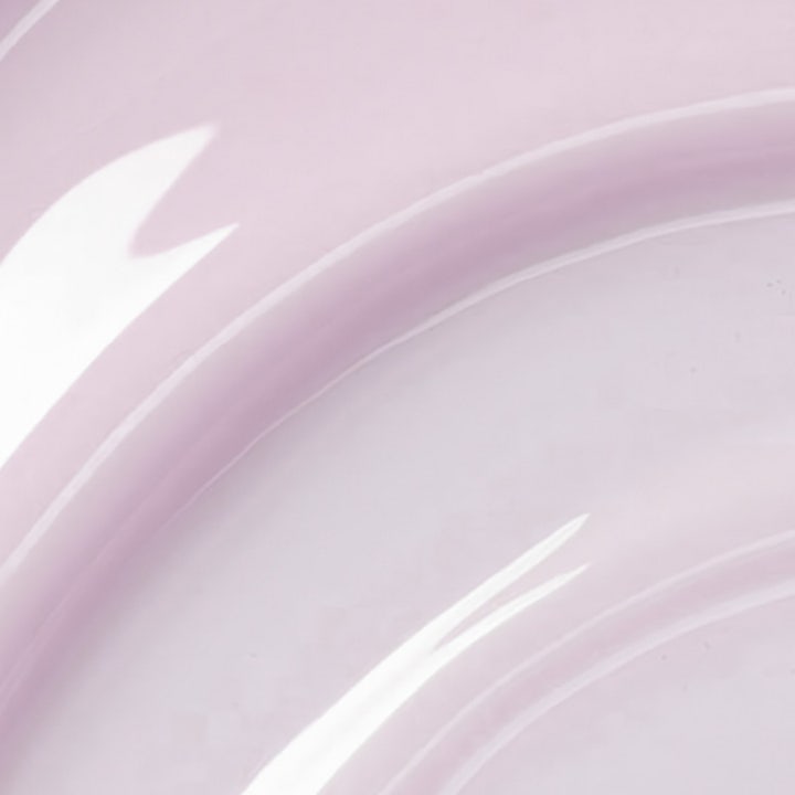 MANTLE The Smoothing Serum 30 ml ger ökad elasticitet med en mjuk ljuslila krämig konsistens och glansig finish