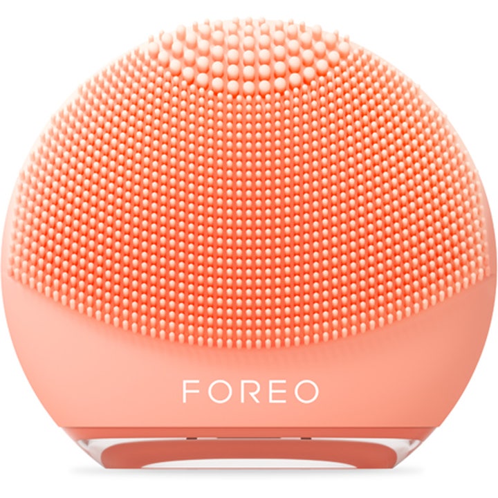 Foreo LUNA 4 1 st ansiktsborste silikon djuprengöring som ger lyster i en rund persikofärgad design.