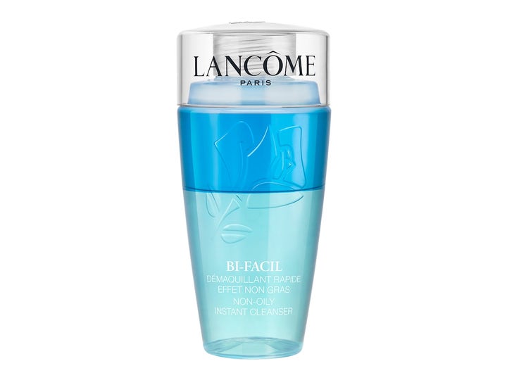 Lancôme Bi-Facil ögonsminkborttagning ger snabb rengöring med sin blå tvåfasformula i en genomskinlig plastflaska.