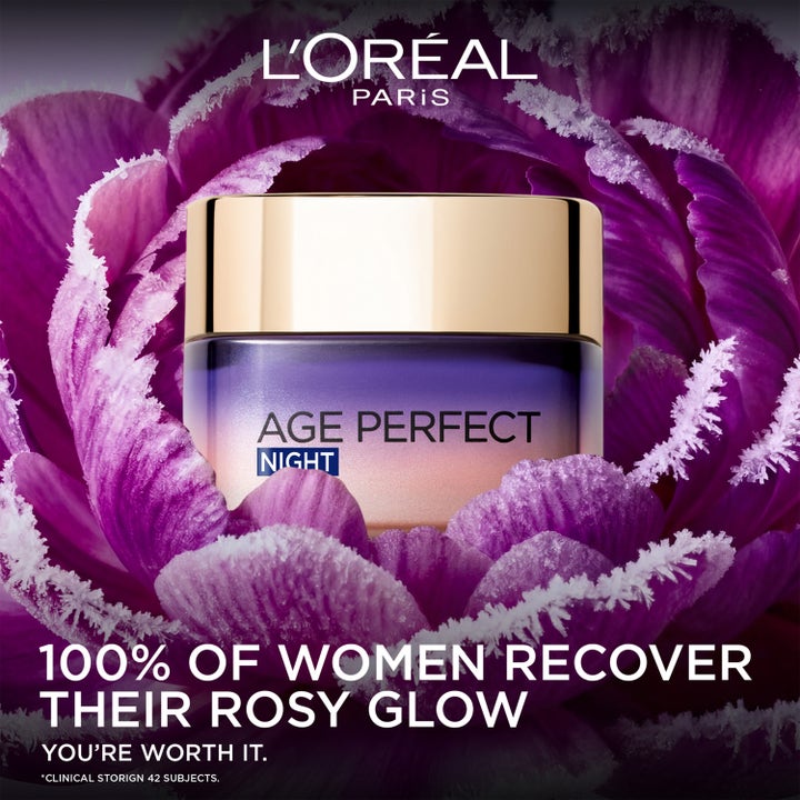 L'Oréal Paris Age Perfect Golden Age Night Cream 50 ml uppstramande ansiktskräm placerad i en lila frostig blomma.