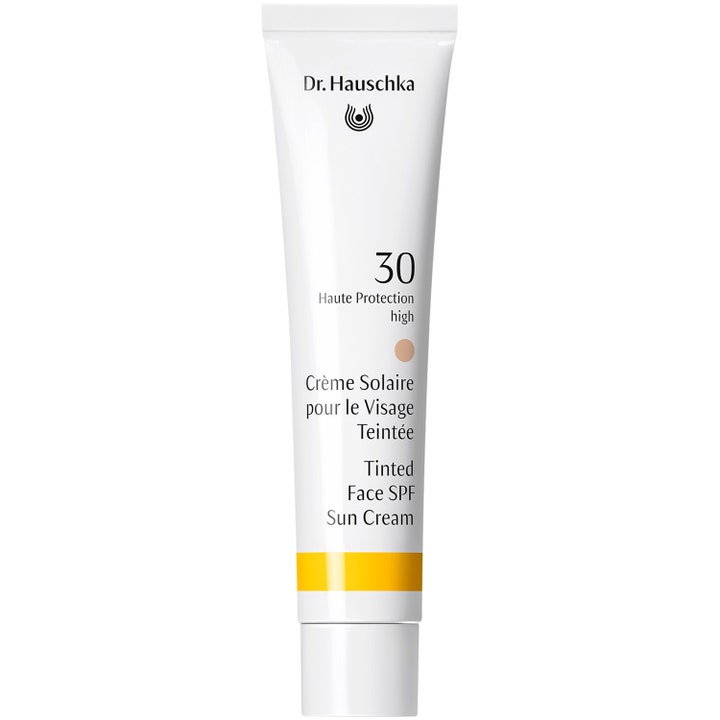 Dr. Hauschka Tinted Face SPF Sun Cream tonad dagkräm ger solskydd ansikte med färg i vit tub med gul rand och SPF 30