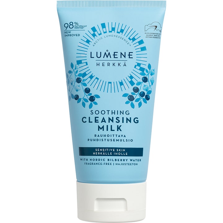 Lumene Herkkä Soothing Cleansing Milk allergivänlig rengöringsmjölk i ljusblå tub med blåbärsmotiv som lugnar känslig hud