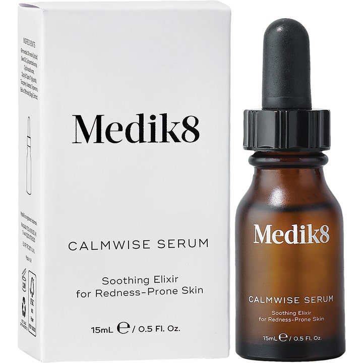 Medik8 Calmwise Serum 15 ml lugnande ansiktsserum mot rodnad i brun glasflaska med svart pipett och vit kartong