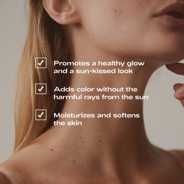 Bodyologist Summer Dew Self-tanning Drops 50 ml ger solkysst lyster i närbild på hals med text om återfuktning