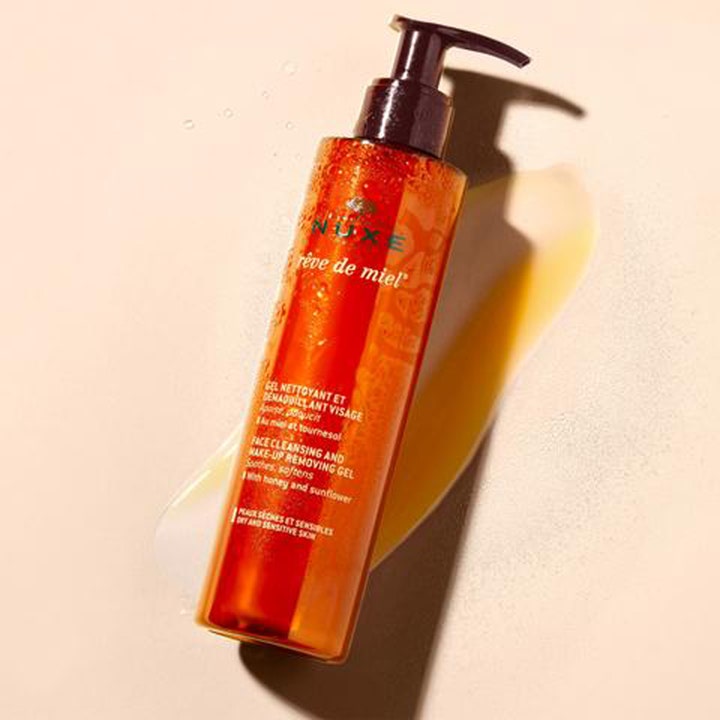 Nuxe Rêve de Miel Face Cleansing and Make-up Removing Gel 200 ml lugnande rengöringsgel med honungsgul geltextur.