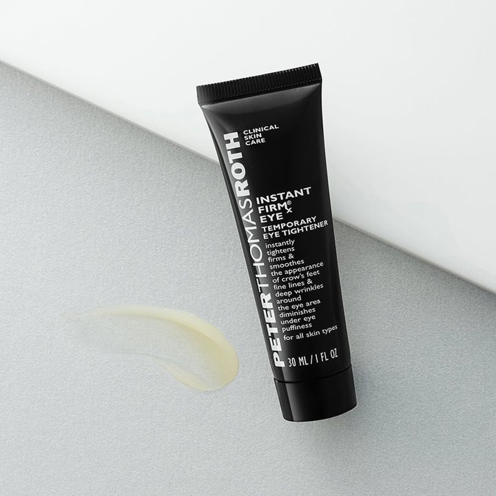 Peter Thomas Roth Instant FirmX Eye 30 ml ögonkräm stramar upp huden visas i svart tub med krämig ljus textur.