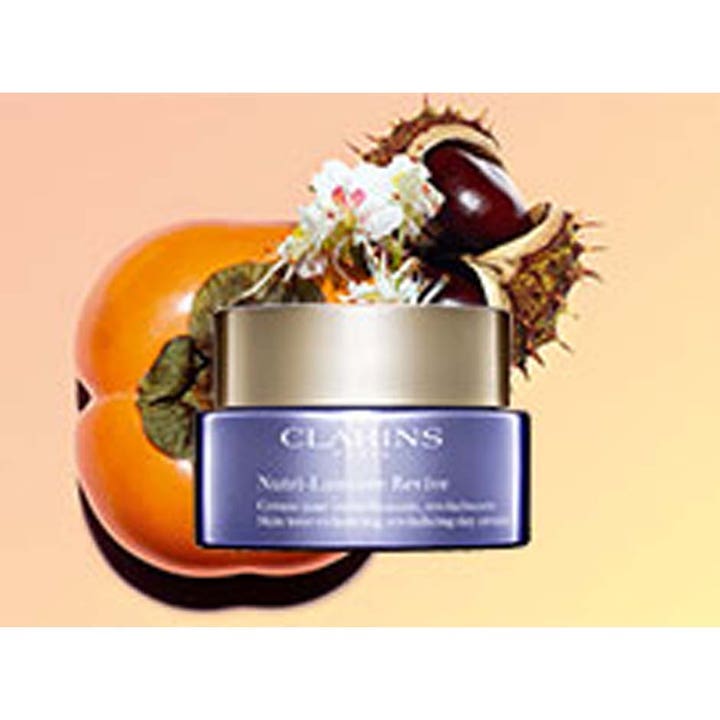 Clarins Nutri-Lumière Revive 50 ml lystergivande dagkräm i lila glasburk med hästkastanj i bakgrunden