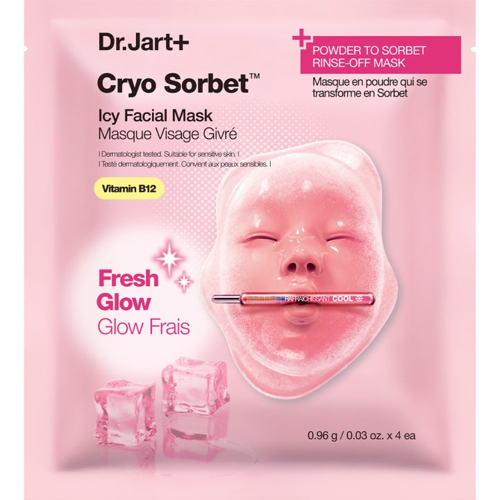 Dr. Jart+ Cryo Sorbet 4 pack ansiktsmask med vitamin B12 ger lyster i en rosa förpackning med isbitar.