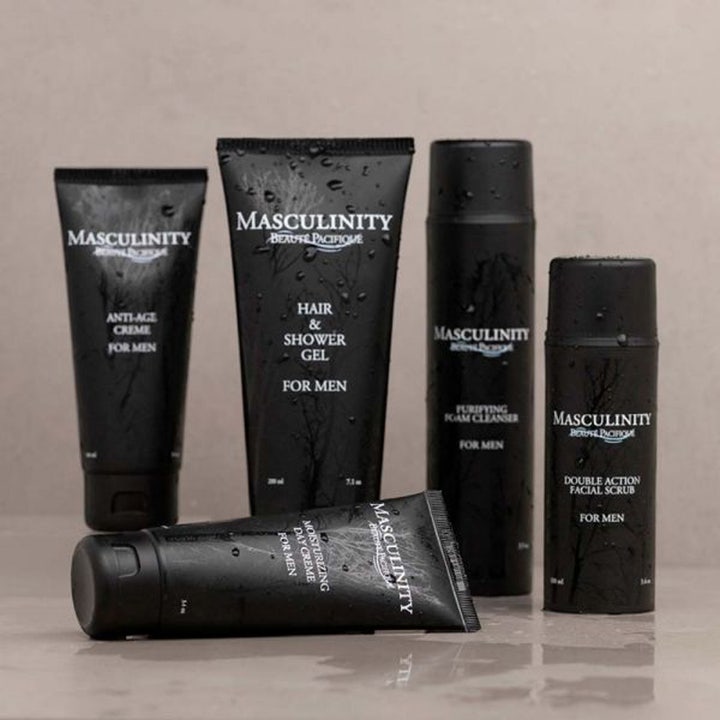 Beauté Pacifique Purifying Foam Cleanser 150 ml ansiktsrengöring för män i svart pumpflaska med vattendroppar.
