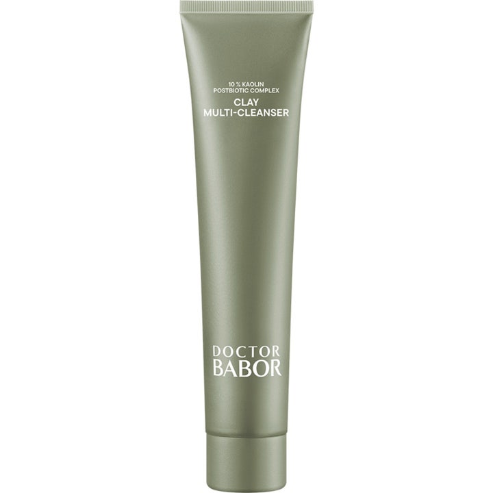 Doctor Babor Cleanformance Clay Multi-Cleanser för detox djuprengöring ansikte i en skimrande grön tub med vitt lock.