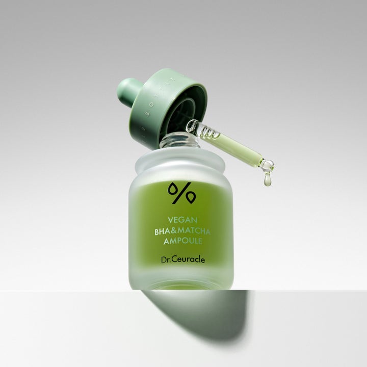 Dr. Ceuracle Vegan BHA & Matcha Ampoule 30 ml matcha serum för acnebenägen hud i frostad glasflaska med öppen pipett