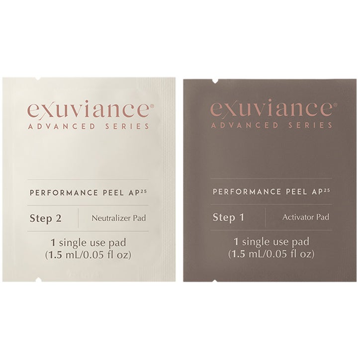 Exuviance Performance Peel AP25 1,5 ml AHA peeling pads för hudförnyelse i beige och bruna kuvertförpackningar.