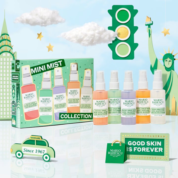 Mario Badescu Mini Mist Collection 5x59 ml återfuktande face mist i en lekfull New York-inspirerad miljö