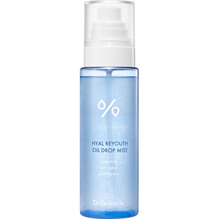 Dr.Ceuracle Hyal Reyouth Oil Drop Mist 110 ml är en återfuktande oljemist i en ljusblå flaska med oljedroppar.