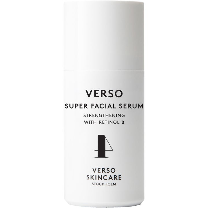 Verso Super Facial Serum stärkande ansiktsserum med Retinol 8 i en stilren vit cylinderformad flaska