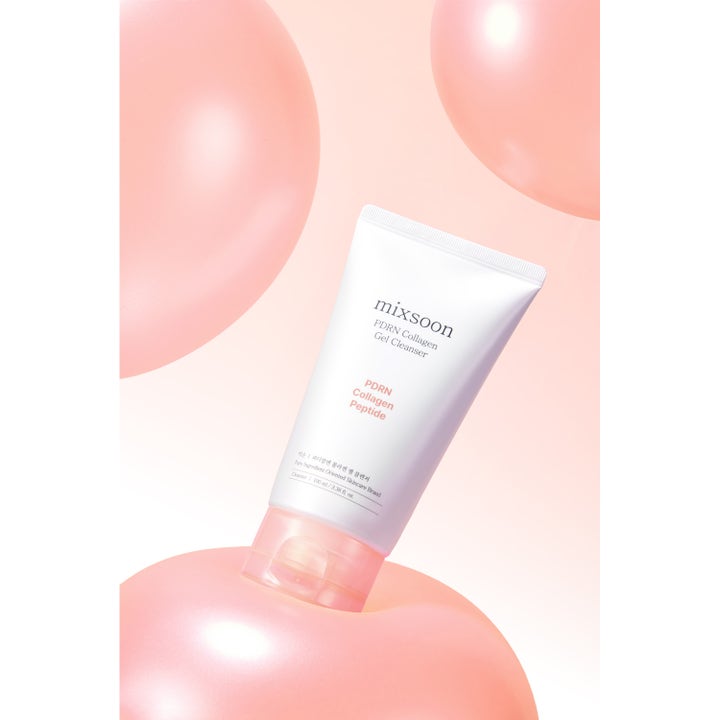 Mixsoon PDRN Collagen Gel Cleanser 100 ml lystergivande ansiktsrengöring i vit tub med rosa lock bland ballonger