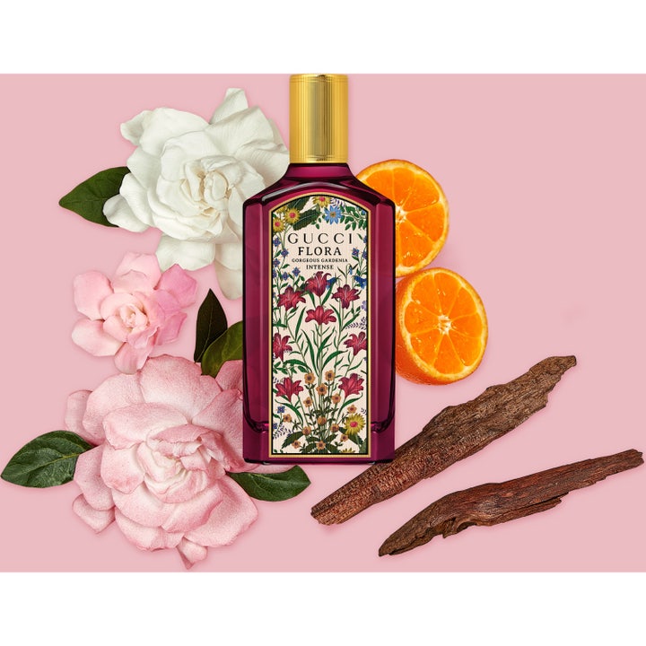 Gucci Flora Gorgeous Gardenia Intense 100ml damparfym i lila flaska med gardenia apelsin och trädetaljer
