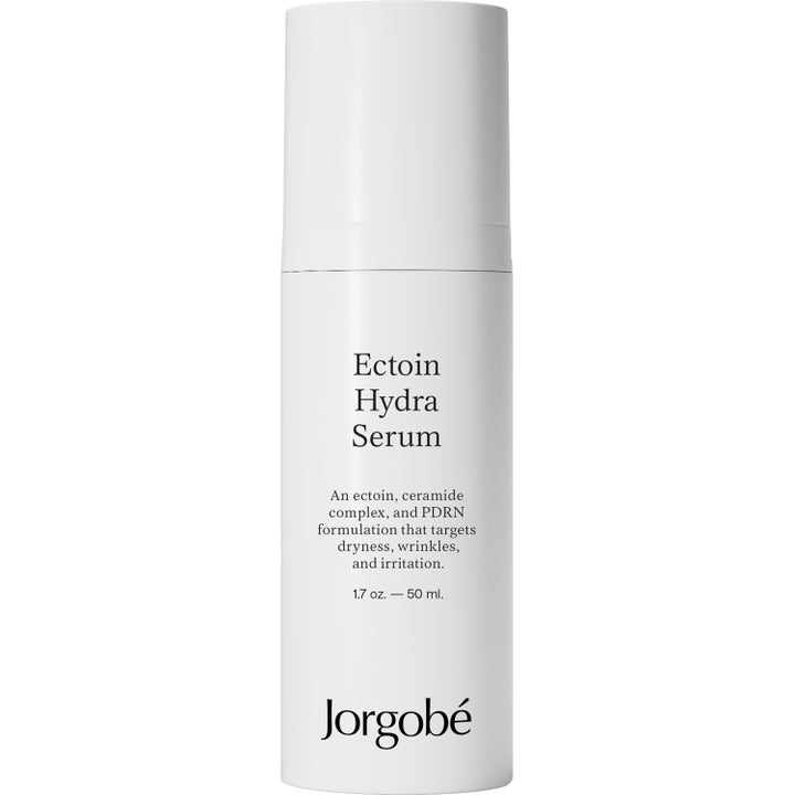 Jorgobé Ectoin Hydra Serum 50 ml återfuktande ansiktsserum som motverkar rynkor i en vit minimalistisk pumpflaska.