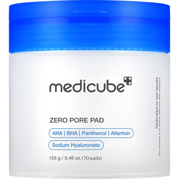 Medicube Zero Pore Pad 70 pads exfolierande ansiktspads som rengör porer i vit plastburk med blått lock