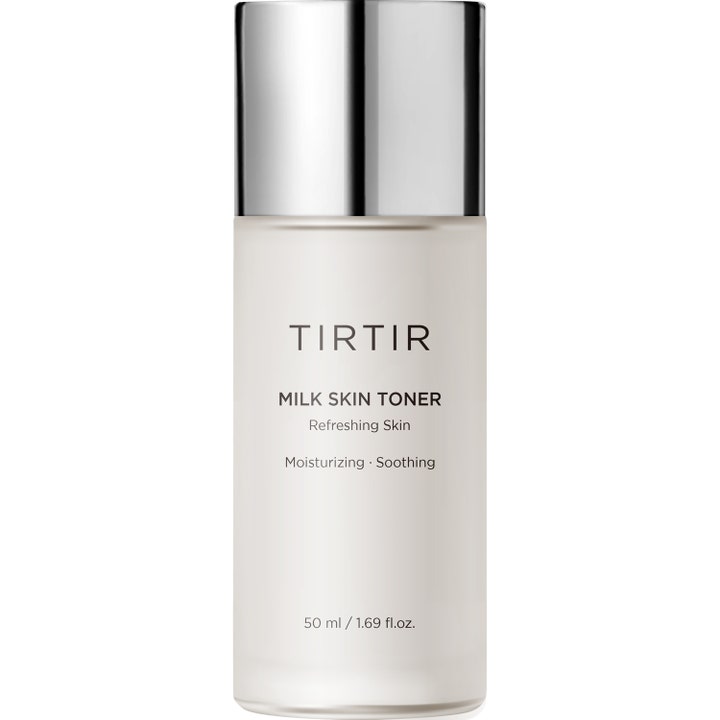 TIRTIR Milk Skin Toner 50 ml är en lugnande mjölk toner i en frostad flaska med elegant silverlock.