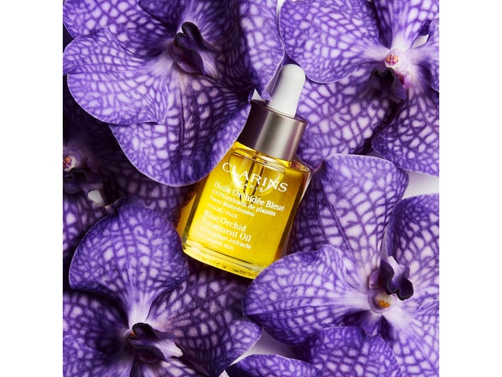 Clarins Blue Orchid Face Treatment Oil 30 ml lyxig naturlig ansiktsolja bland lila orkidéer