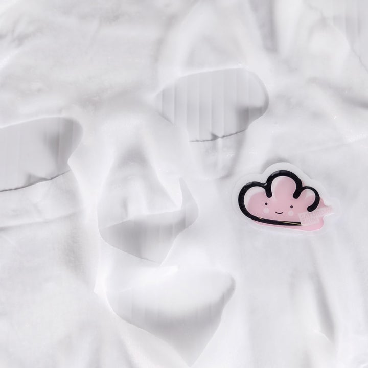 Saturday Skin Cotton Cloud Probiotic Power Sheetmask 25 ml mjuk vit arkmask i bomull med en rosa molndetalj.