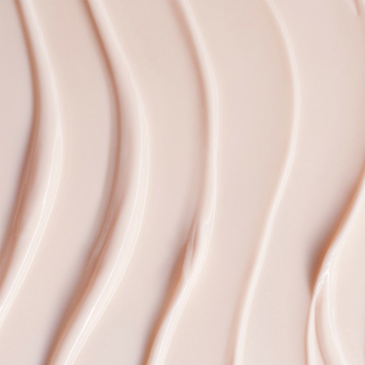 Shiseido Vital Perfection Uplifting & Firming Advanced Soft Cream 50 ml mjuk krämig textur med vågiga spår