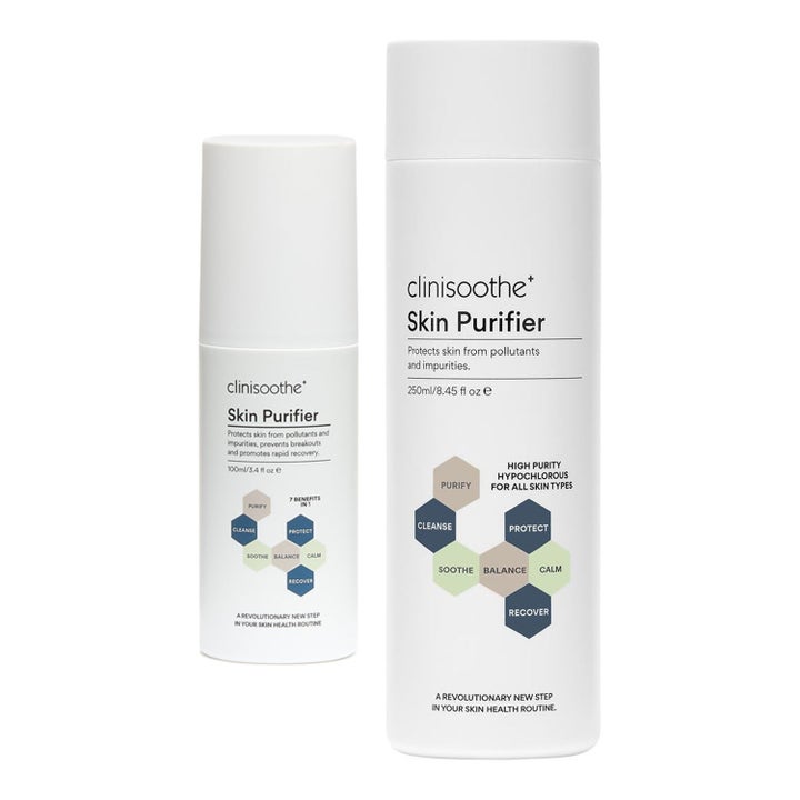 Clinisoothe+ Skin Purifier 100ml och 250ml lugnande ansiktsspray i vita flaskor som motverkar orenheter.