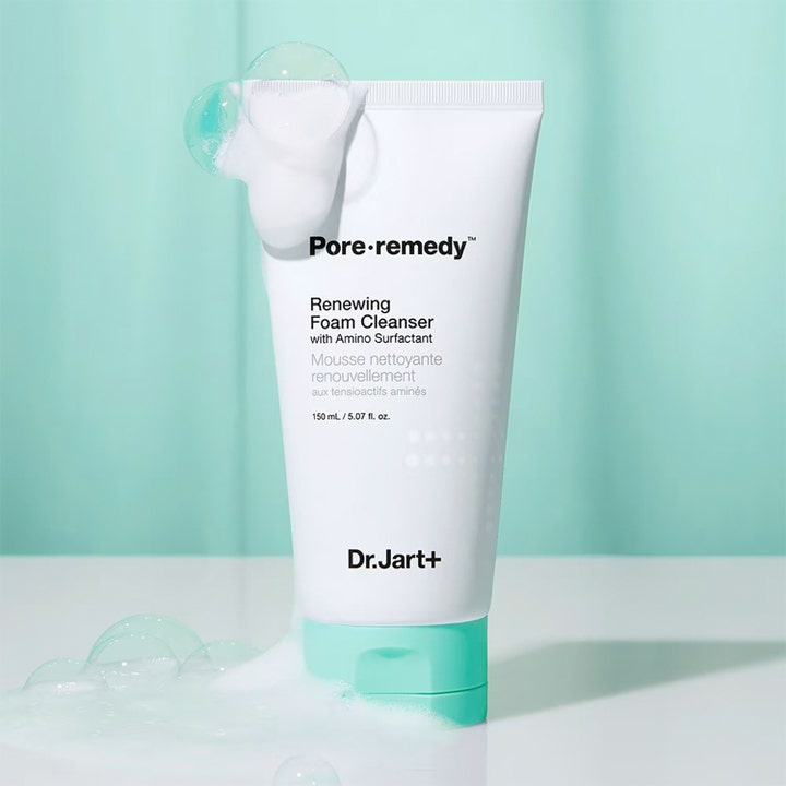 Dr.Jart+ Pore-remedy Renewing Foam Cleanser 150 ml koreansk skumrengöring i vit tub med tvålbubblor