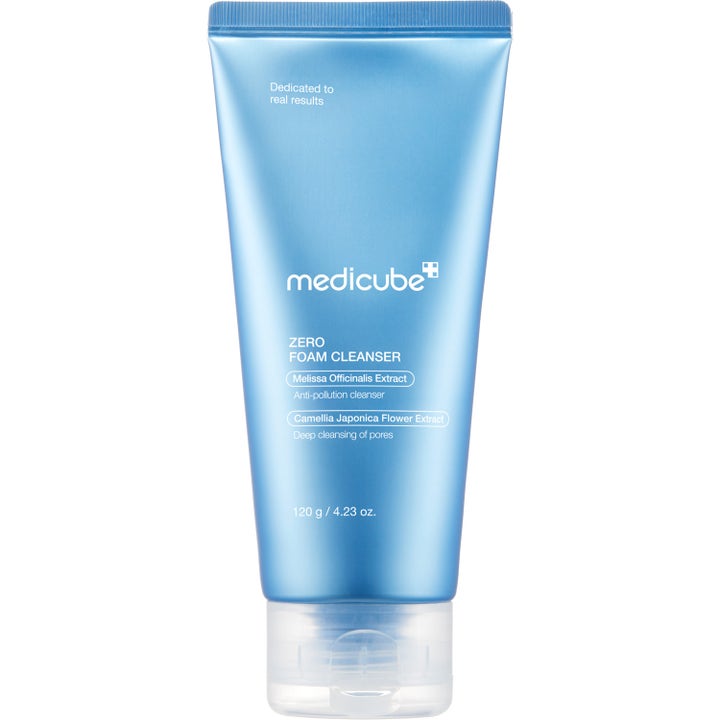 Medicube Zero Foam Cleanser 120 g djuprengörande ansiktstvätt i ljusblå skimrande tub som rengör porer effektivt.