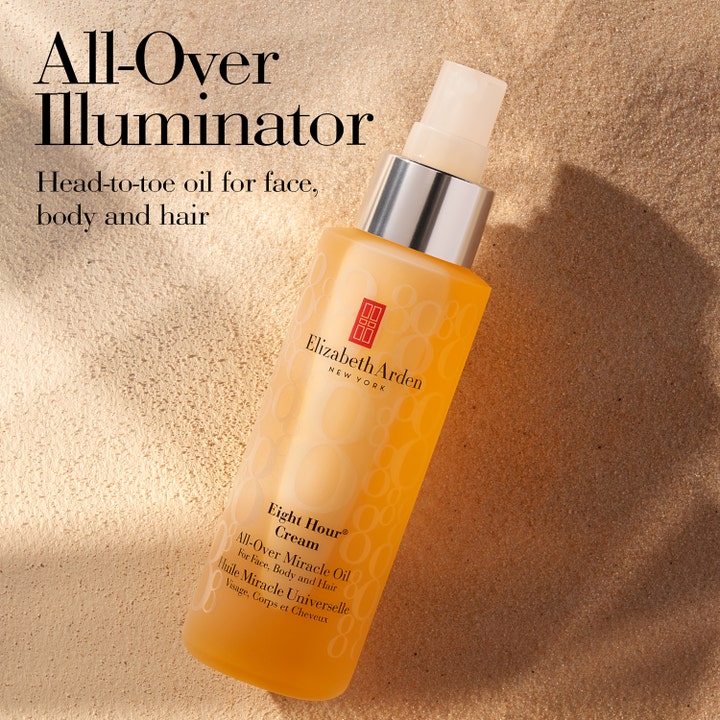 Elizabeth Arden Eight Hour All-Over Miracle Oil 100 ml allround hudolja i sprayflaska på sandig bakgrund.