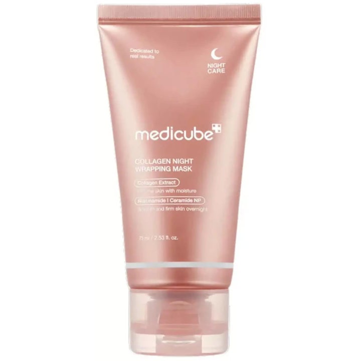 Medicube Collagen Night Wrapping Mask 75 ml nattmask i skimrande rosa tub som ger en fastare hud.