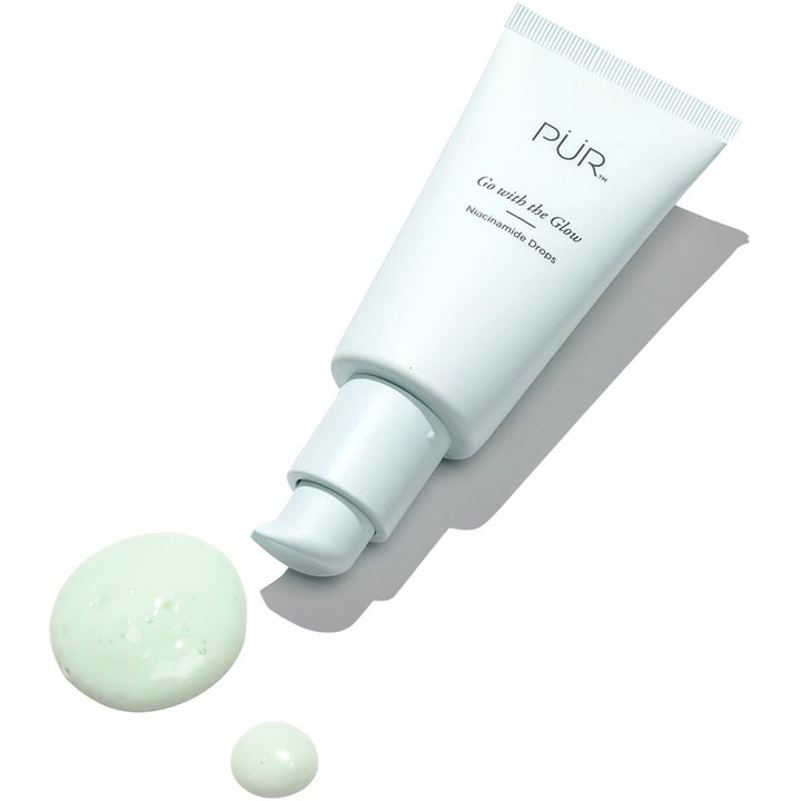 PÜR Go With The Glow Niacinamide Drops 30 ml lystergivande PÜR ansiktsserum i ljusblå tub med ljusgrön krämig textur