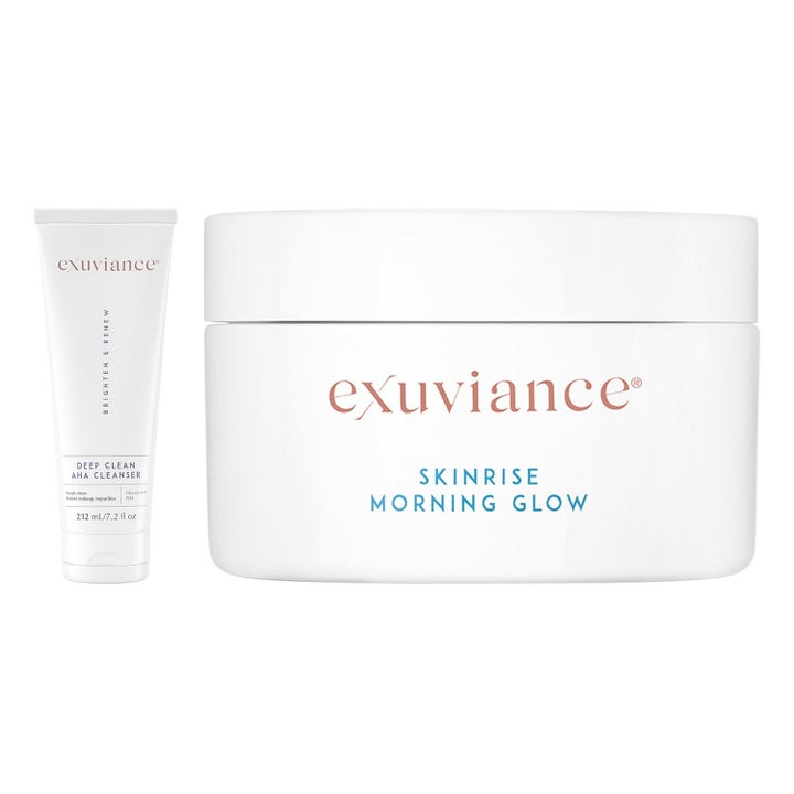 Exuviance Deep Clean AHA Cleanser 212 ml och SkinRise Morning Glow i vit tub och burk som ger huden lyster.