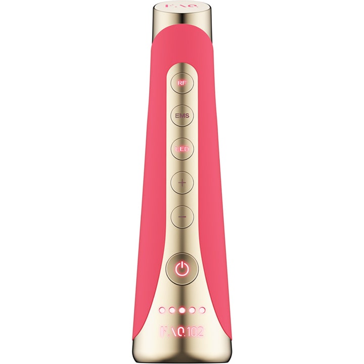 FAQ 102 Pink Ruby ansiktsapparat för anti-aging i rosa silikon med guldiga detaljer och kontrollknappar.