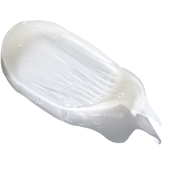 I'm From Honey Serum 30 ml fuktgivande ansiktsserum med honung i en genomskinlig och glansig geltextur.