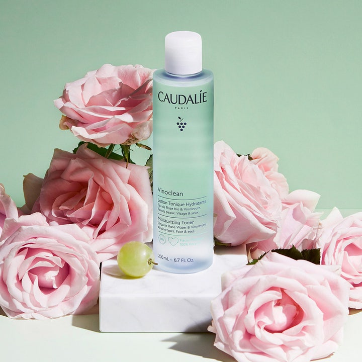 Caudalie Vinoclean Moisturizing Toner 200 ml fuktgivande ansiktsvatten med ekologiskt rosenvatten och rosa rosor.