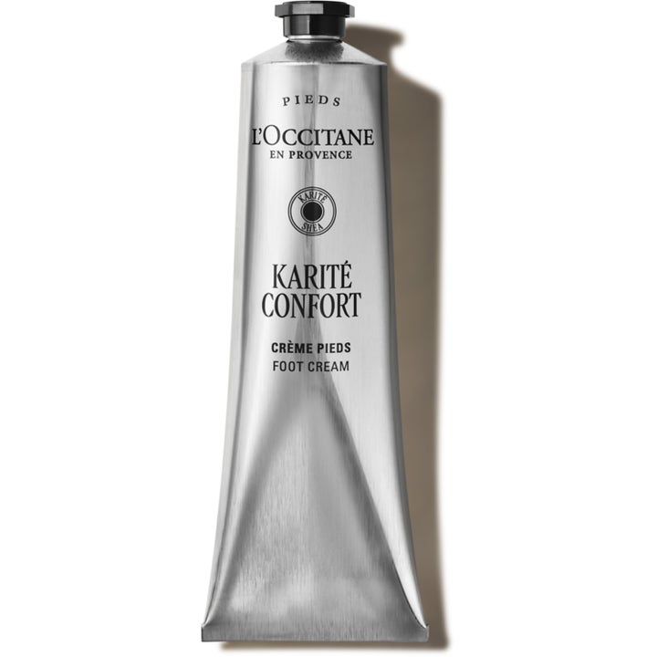 L'Occitane fotkräm med sheasmör ger mjuka fötter i en klassisk silverfärgad metalltub med svart kork.